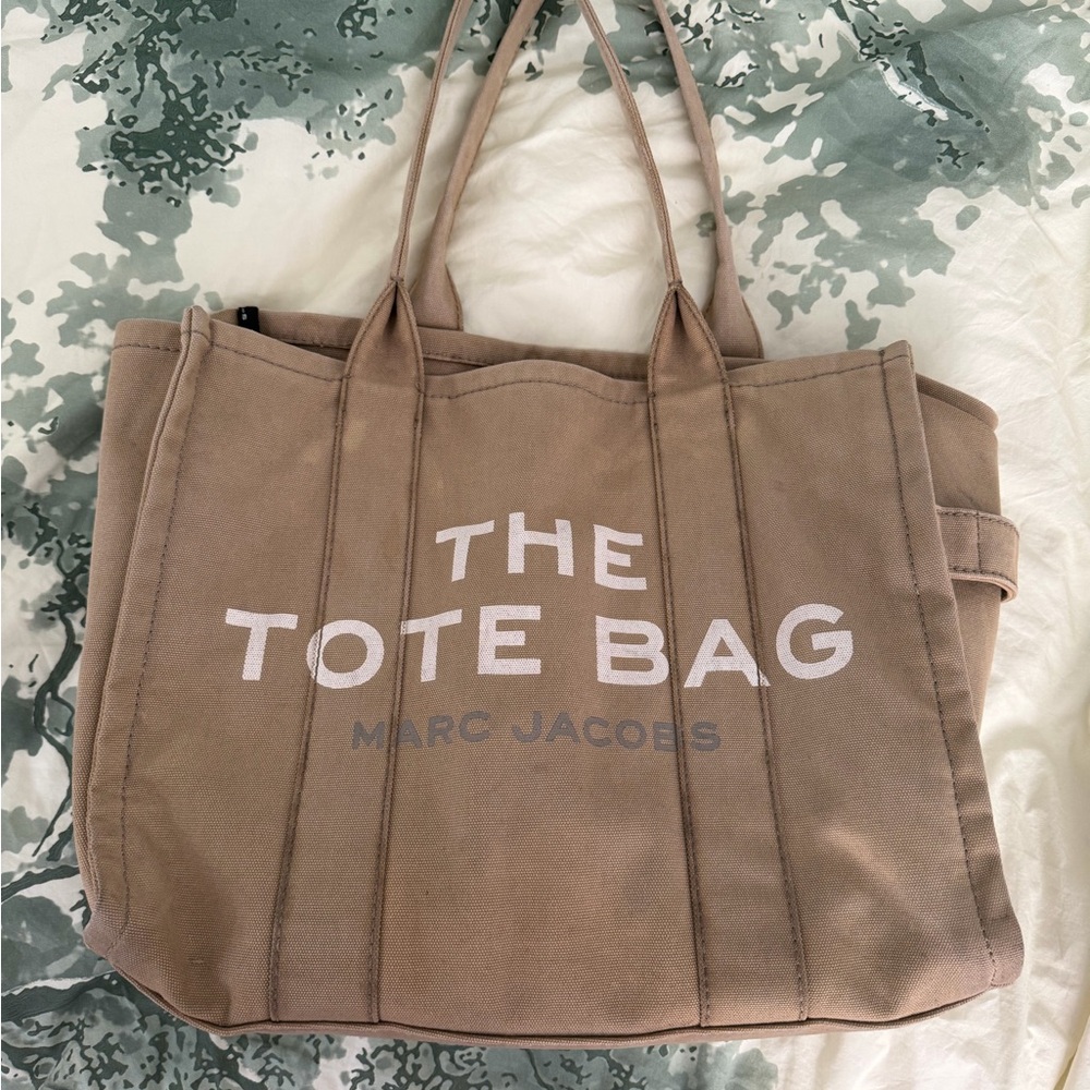 Marc Jacobs Canvas Tote Bag in Taupe with White Logo